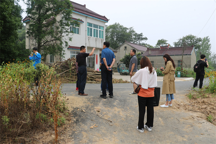 1-21060Q0414AG.jpg